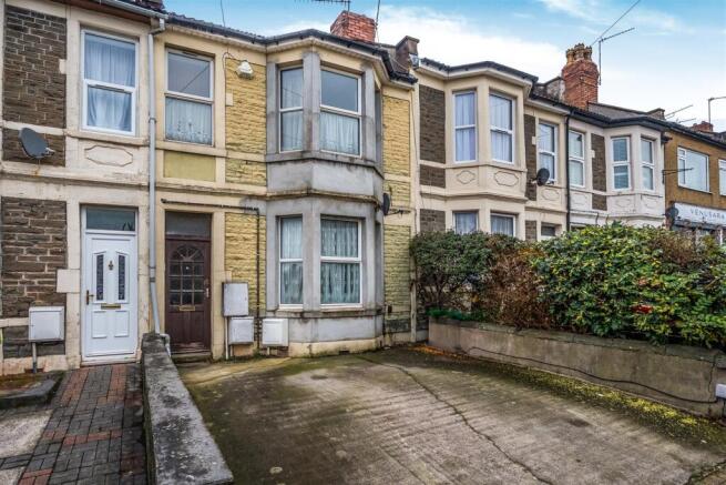 1 bed property, in Sandy Park Road, £175,000