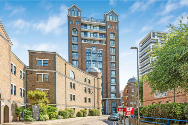 2 bed property, in Trade Tower, £655,000