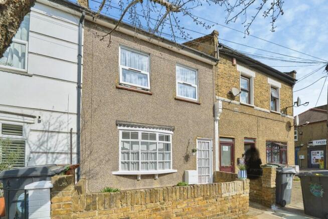 3 bed property, in Vansittart Road, £650,000