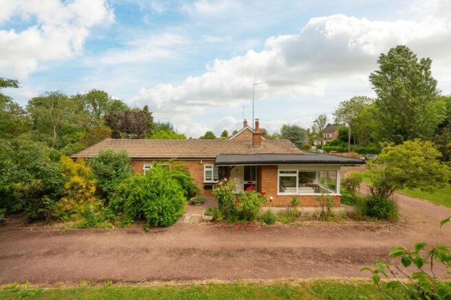 4 bed property, in High Street, £775,000