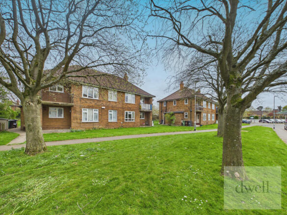 2 bed property, in Old Farm Parade, £135,000