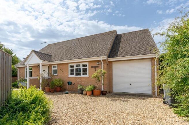 2 bed property, in Shipton Road, £550,000