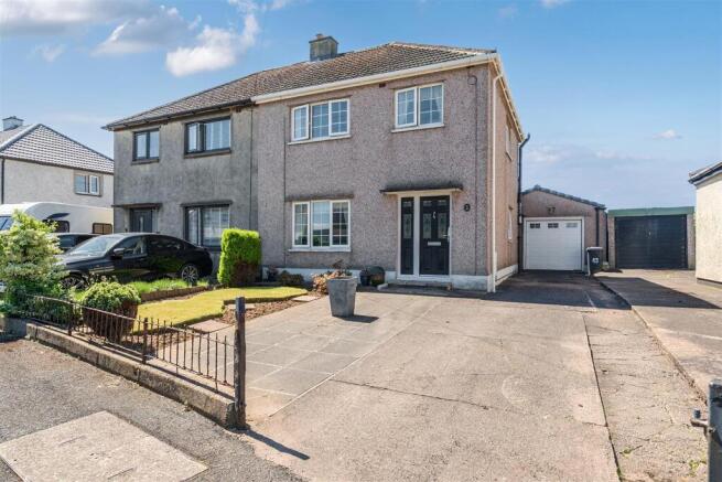 3 bed property, in Kings Drive, £165,000
