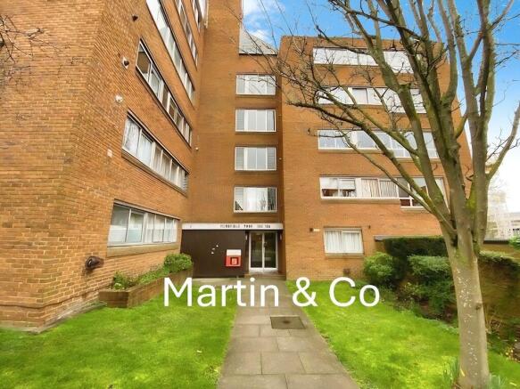 2 bed property, in Grove Road, £275,000