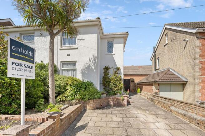 2 bed property, in Buckland Road, £280,000
