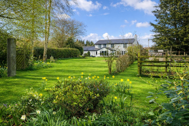 5 bed property, in Picton Gorse Lane, £800,000