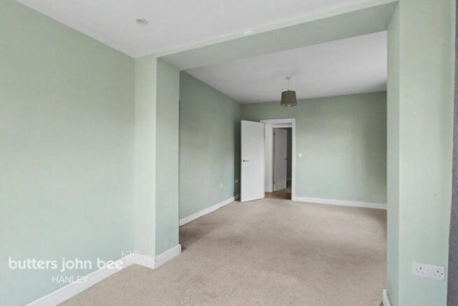 2 bed property, in Brook House Lane Stoke-On-Trent ST2 8NE, £180,000