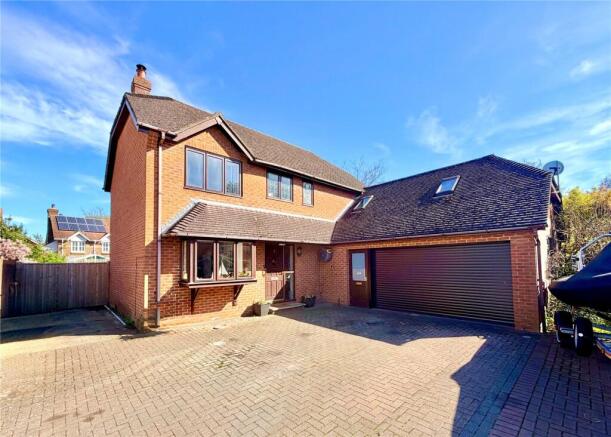 5 bed property, in Conference Place, £799,950