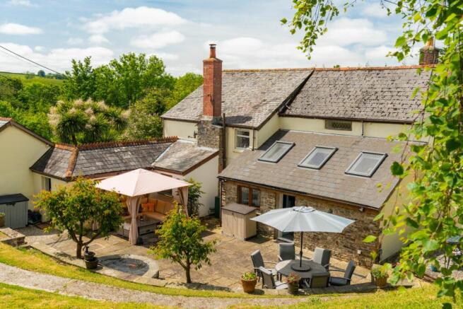 7 bed property, in Swimbridge, £800,000