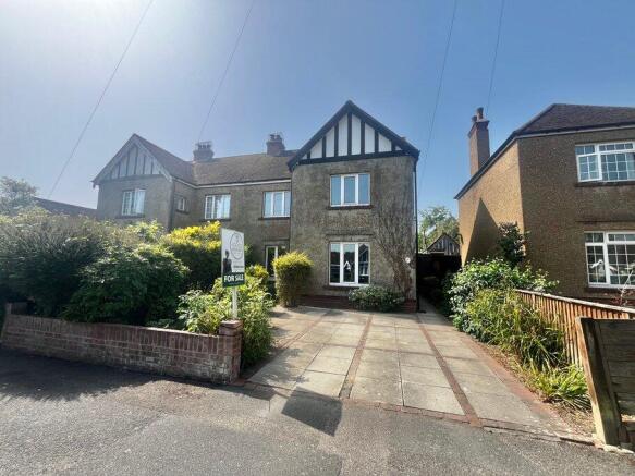 3 bed property, in Phillip Road Cheriton, £370,000