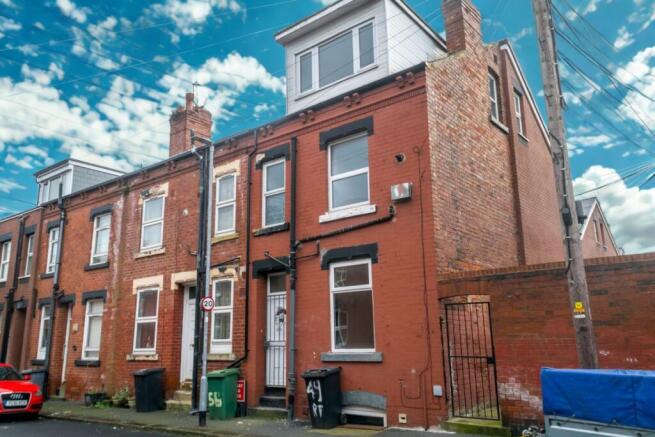 2 bed property, in Recreation Terrace, £115,000