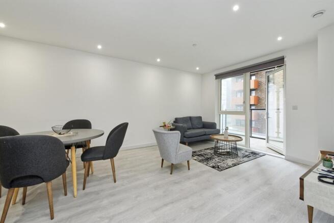 1 bed property, in Barratt House, £300,000