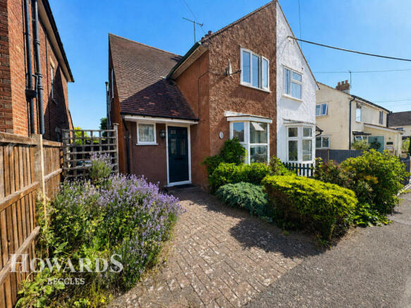 2 bed property, in Wembley Avenue, £230,000