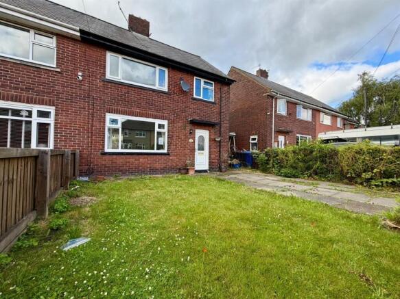 3 bed property, in Ennismore Street, £130,000