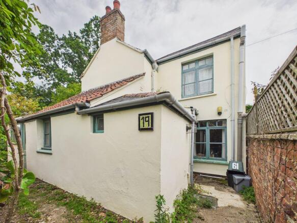 2 bed property, in Regent Street, £300,000