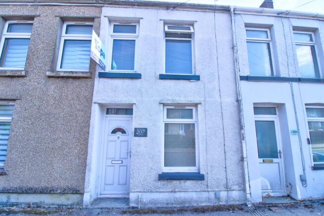 2 bed property, in King Street, £120,000