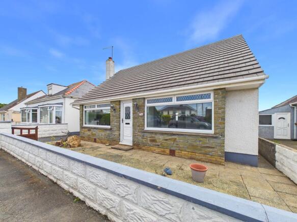3 bed property, in Milford Road, £275,000
