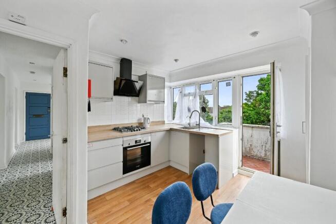 2 bed property, in Keir Hardie Way, £220,000