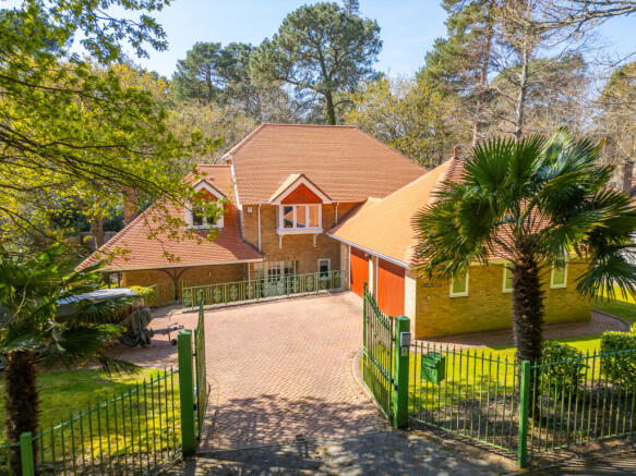 4 bed property, in Lakeside Road, £1,450,000