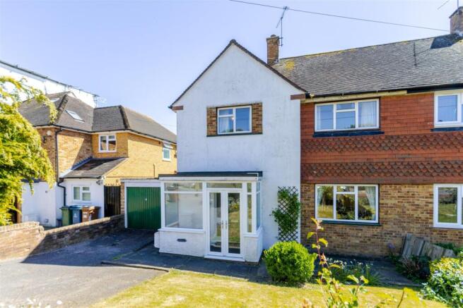 3 bed property, in Albury Drive, £775,000