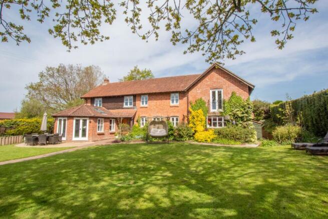 5 bed property, in Strete Ralegh, £870,000
