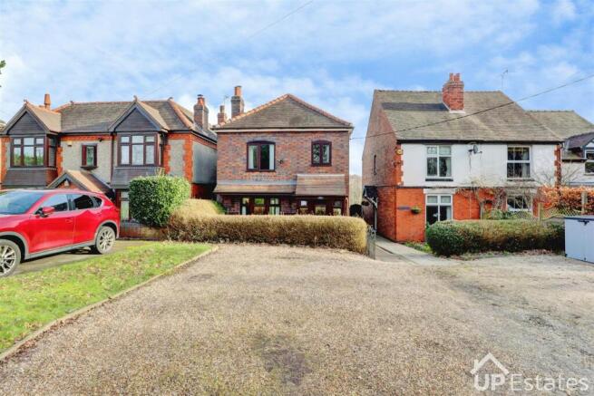 3 bed property, in The Common, £380,000