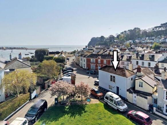 2 bed property, in The Green, £325,000
