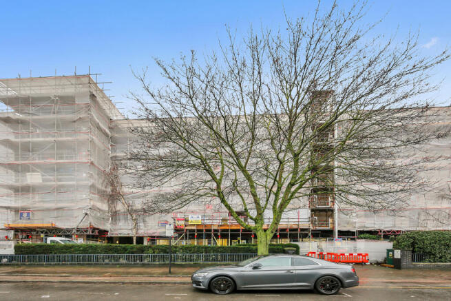 2 bed property, in Drayton Park, £450,000