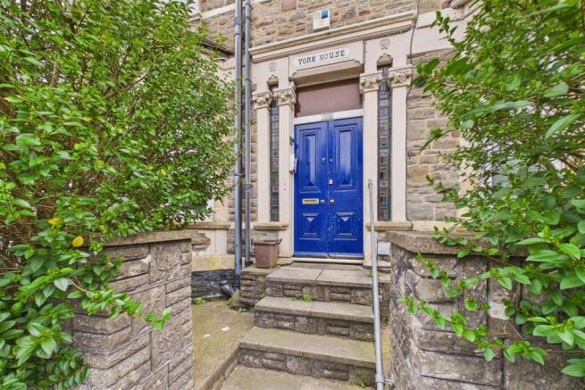 3 bed property, in Ashley Down Road, £250,000