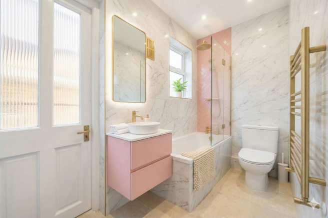 1 bed property, in Albert Terrace, £250,000