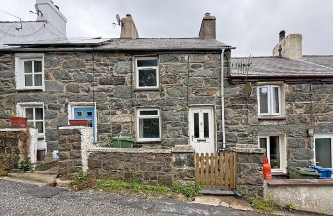 1 bed property, in Rhiwlas, £90,000