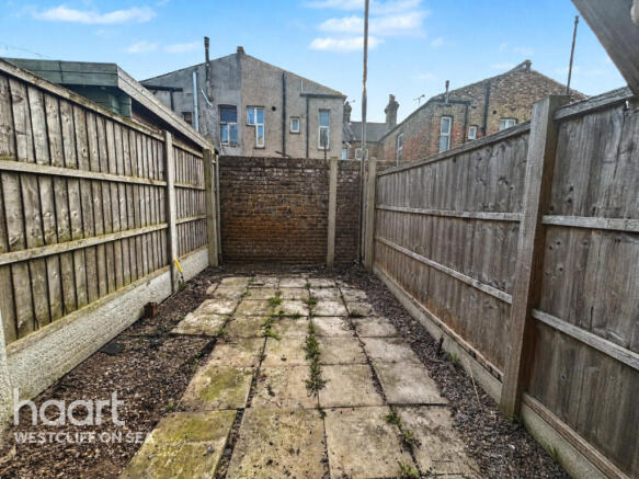 2 bed property, in Belle Vue Place, £150,000