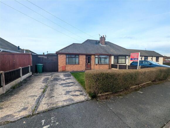 2 bed property, in Woodend, £175,000