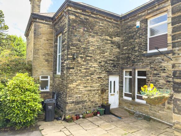 4 bed property, in Old Lane, £510,000