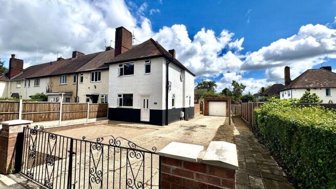 3 bed property, in Chaucer Drive, £235,000