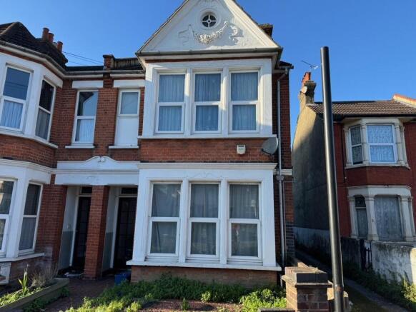 4 bed property, in Bournemouth Park Road, £330,000