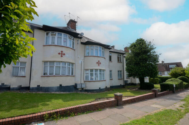 3 bed property, in Green Court, £285,000