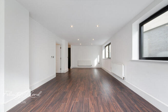 2 bed property, in Axio Way, £400,000