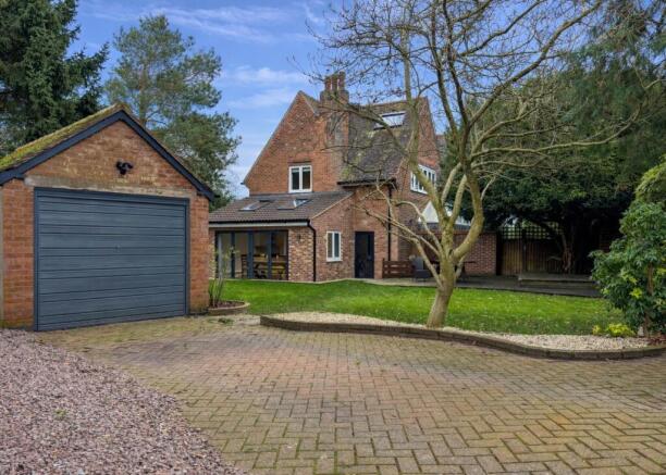 4 bed property, in Abbots Road North, £699,950