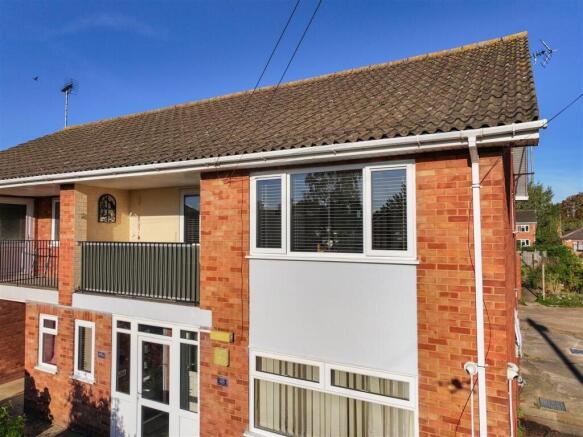 2 bed property, in 48A Carrington Road, £90,000