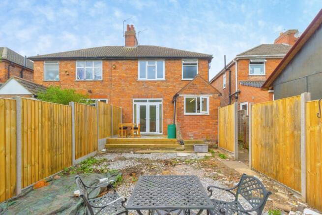3 bed property, in Heyworth Road, £280,000