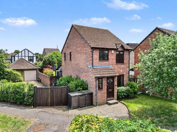 3 bed property, in Kings Chase, £685,000