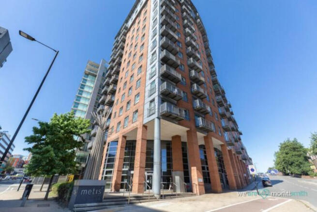 2 bed property, in Scotland Street, £130,000