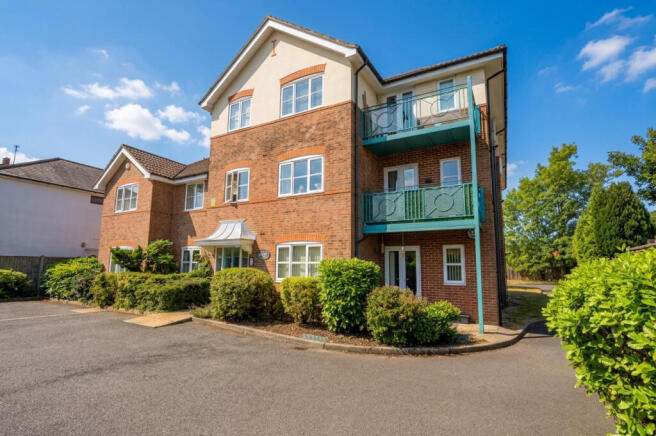 2 bed property, in Penn Road, £280,000