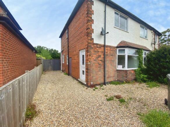 2 bed property, in Beeston Road, £165,000