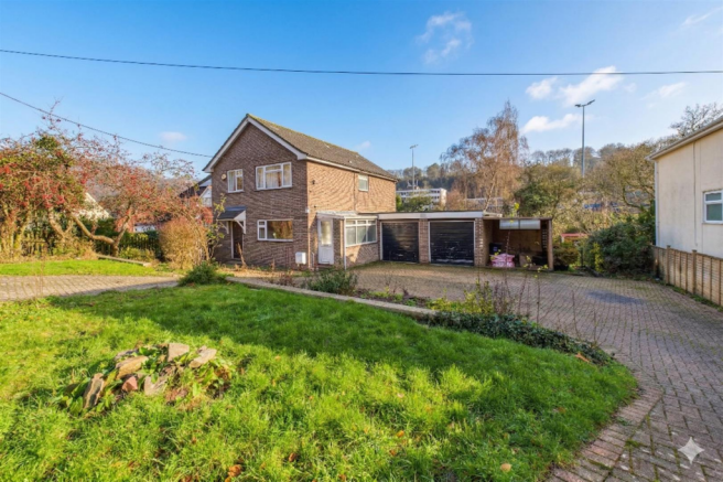 4 bed property, in Walton Road, £550,000