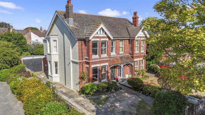 4 bed property, in St. Botolphs Road, £575,000