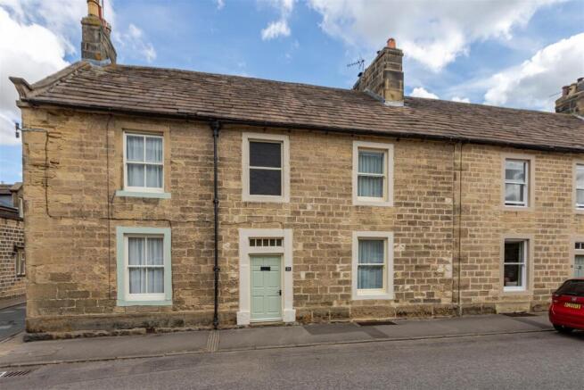 2 bed property, in 21 Park Street, £430,000