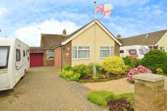 3 bed property, in Blenheim Road, £400,000