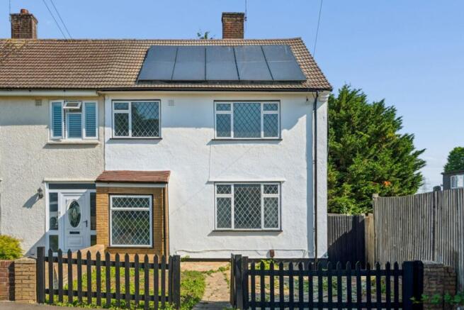 3 bed property, in Beeston Close, £485,000